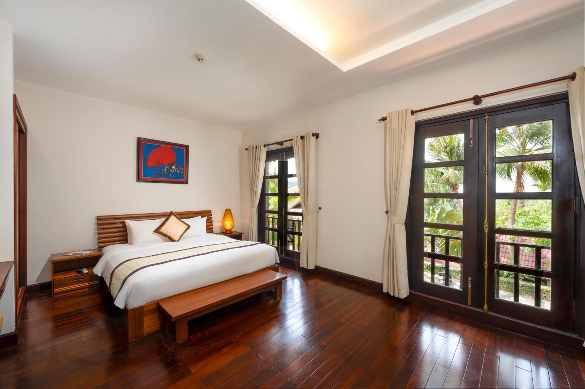 Son Tra Resort & Spa Danang Exterior photo